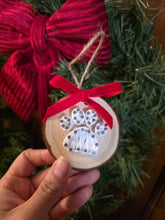 Load image into Gallery viewer, Paw Print String Art Ornament