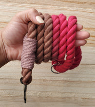 Load image into Gallery viewer, Apple Mocha Rope Leash
